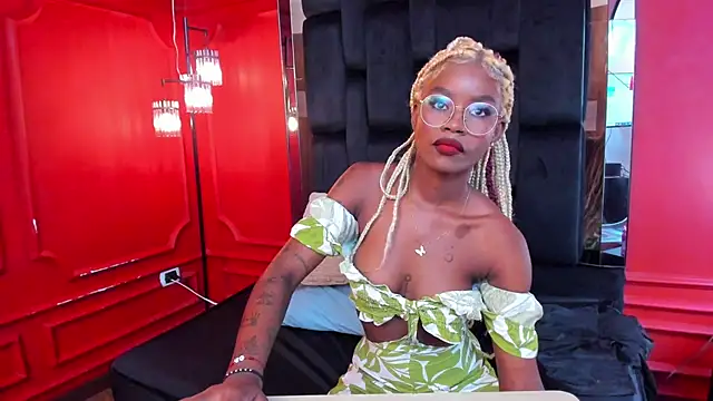 Snapshot of amber-hill chatting on 09/26/25, 05:06 amber-hill online show from 09/26/25, 05:06