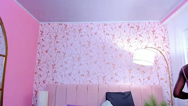 Snapshot of amber-hill chatting on 10/06/25, 07:11 amber-hill online show from 10/06/25, 07:11