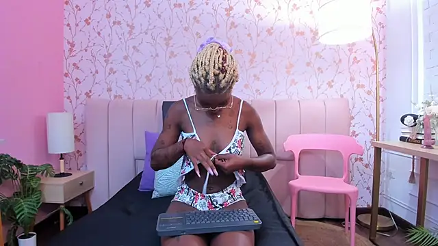 Snapshot of amber-hill chatting on 10/11/25, 03:10 amber-hill online show from 10/11/25, 03:10