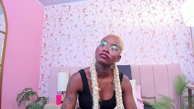 Snapshot of amber-hill chatting on 11/26/25, 07:15 amber-hill online show from 11/26/25, 07:15