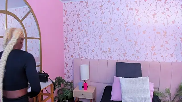 Snapshot of amber-hill chatting on 11/28/25, 07:05 amber-hill online show from 11/28/25, 07:05