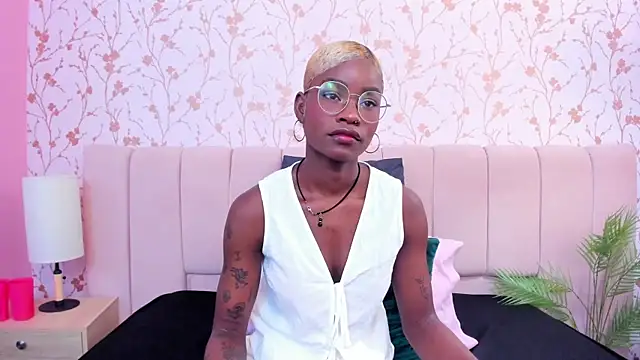 Snapshot of amber-hill chatting on 12/15/25, 07:18 amber-hill online show from 12/15/25, 07:18