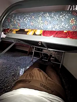 Snapshot of Yours_daddy6728 chatting on 11/21/25, 12:04 Yours daddy6728 online show from 11/21/25, 12:04