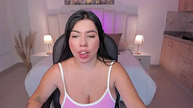 naomii campbell  online show from 11/27/25, 02:41