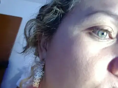 Snapshot of helenca43 chatting on 02/17/25, 03:15 helenca43 online show from 02/17/25, 03:15
