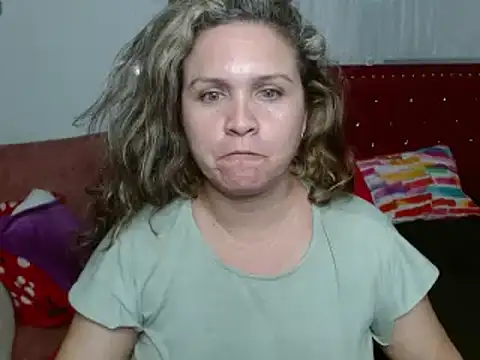 Snapshot of helenca43 chatting on 03/02/25, 01:15 helenca43 online show from 03/02/25, 01:15