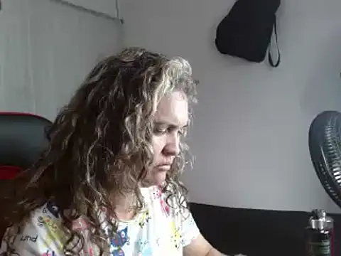 Snapshot of helenca43 chatting on 03/05/25, 12:00 helenca43 online show from 03/05/25, 12:00