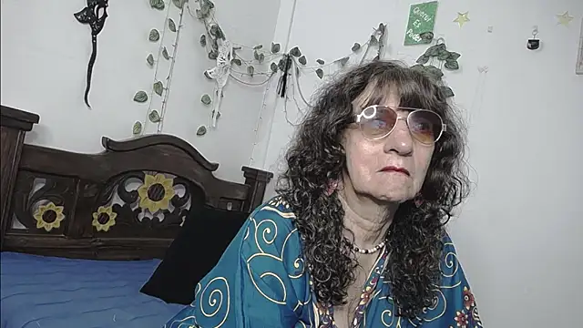 Snapshot of DominaLeona chatting on 05/18/26, 10:04 DominaLeona online show from 05/18/26, 10:04