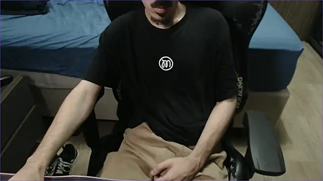 Snapshot of ViniBruv chatting on 02/22/26, 02:45 ViniBruv online show from 02/22/26, 02:45