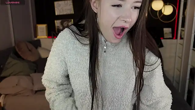 Snapshot of Lily_Moonlight chatting on 12/25/24, 02:23 Lily Moonlight online show from 12/25/24, 02:23