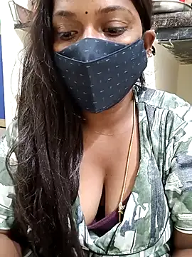 Snapshot of Renuma chatting on 02/14/25, 03:33 Renuma online show from 02/14/25, 03:33