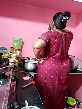 Snapshot of Renuma chatting on 10/08/25, 03:15 Renuma online show from 10/08/25, 03:15