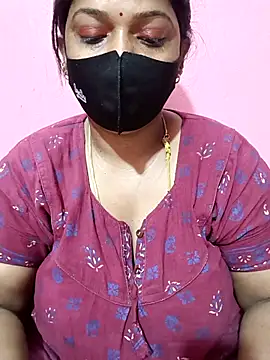 Snapshot of Renuma chatting on 10/31/25, 10:33 Renuma online show from 10/31/25, 10:33