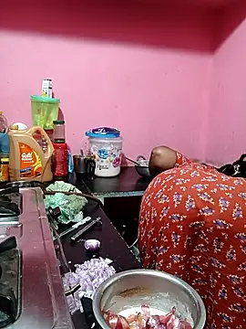 Snapshot of Renuma chatting on 11/04/25, 12:43 Renuma online show from 11/04/25, 12:43