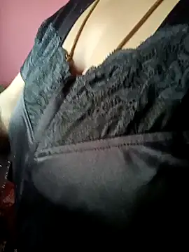 Snapshot of Renuma chatting on 12/04/25, 06:01 Renuma online show from 12/04/25, 06:01