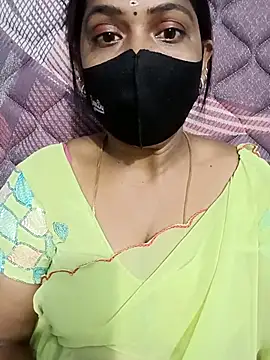 Snapshot of Renuma chatting on 12/17/25, 04:07 Renuma online show from 12/17/25, 04:07