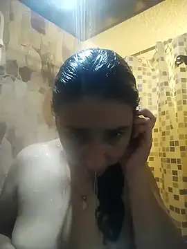 Snapshot of Im_Alma_ chatting on 05/20/26, 12:33 Im Alma online show from 05/20/26, 12:33