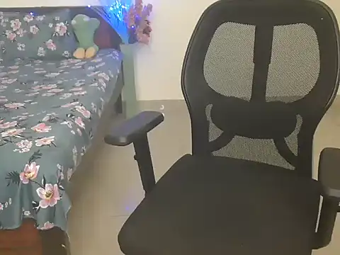 Snapshot of WildRuhi20 chatting on 03/19/26, 05:22 WildRuhi20 online show from 03/19/26, 05:22