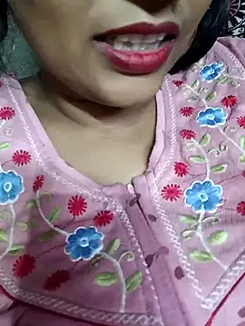 Snapshot of Wifesuman40 chatting on 12/07/24, 06:04 Wifesuman40 online show from 12/07/24, 06:04