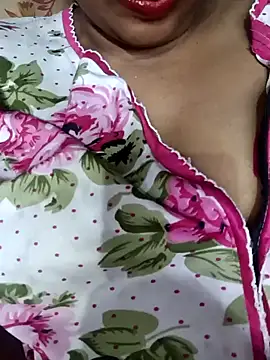 Snapshot of Wifesuman40 chatting on 12/13/24, 11:45 Wifesuman40 online show from 12/13/24, 11:45