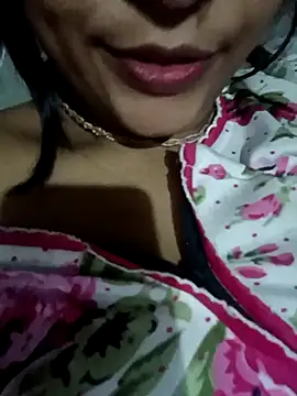 Snapshot of Wifesuman40 chatting on 12/15/24, 08:04 Wifesuman40 online show from 12/15/24, 08:04