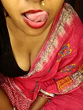 Snapshot of Wifesuman40 chatting on 12/31/24, 06:46 Wifesuman40 online show from 12/31/24, 06:46