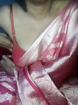 Snapshot of Wifesuman40 chatting on 01/10/25, 07:04 Wifesuman40 online show from 01/10/25, 07:04