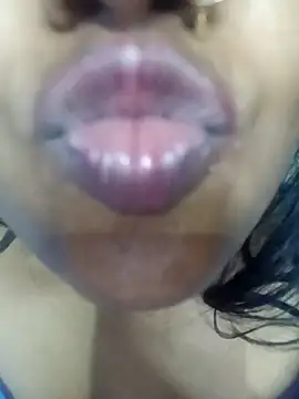 Snapshot of Wifesuman40 chatting on 01/21/25, 01:39 Wifesuman40 online show from 01/21/25, 01:39