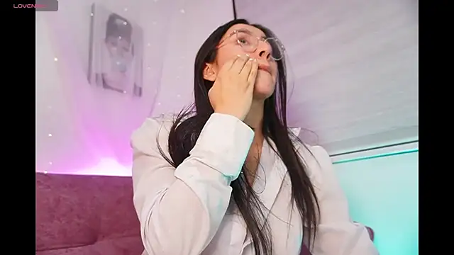 leila petitee  online show from 09/29/25, 12:32