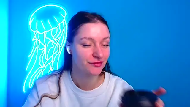 Snapshot of Fantasy_July chatting on 12/19/24, 06:56 Fantasy July online show from 12/19/24, 06:56