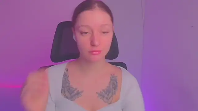 Snapshot of Fantasy_July chatting on 12/21/24, 06:30 Fantasy July online show from 12/21/24, 06:30