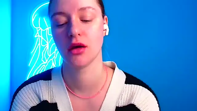 Snapshot of Fantasy_July chatting on 01/24/25, 12:52 Fantasy July online show from 01/24/25, 12:52