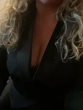 JenniLowen online show from 02/01/25, 04:22