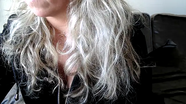 JenniLowen online show from 03/06/25, 03:13