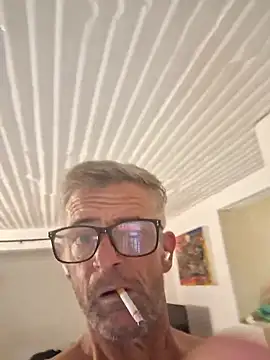 Snapshot of NICJOHNS chatting on 12/17/24, 05:36 NICJOHNS online show from 12/17/24, 05:36