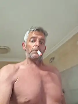 Snapshot of NICJOHNS chatting on 12/20/24, 10:05 NICJOHNS online show from 12/20/24, 10:05