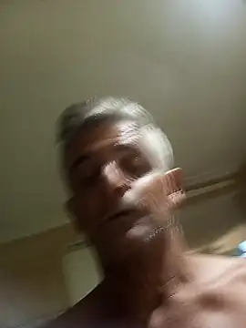 Snapshot of NICJOHNS chatting on 12/26/24, 10:41 NICJOHNS online show from 12/26/24, 10:41