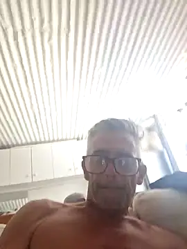 Snapshot of NICJOHNS chatting on 12/28/24, 06:49 NICJOHNS online show from 12/28/24, 06:49