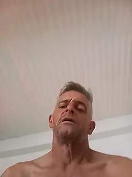 Snapshot of NICJOHNS chatting on 12/29/24, 01:49 NICJOHNS online show from 12/29/24, 01:49