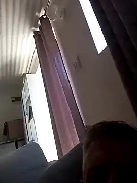 Snapshot of NICJOHNS chatting on 01/01/25, 11:38 NICJOHNS online show from 01/01/25, 11:38