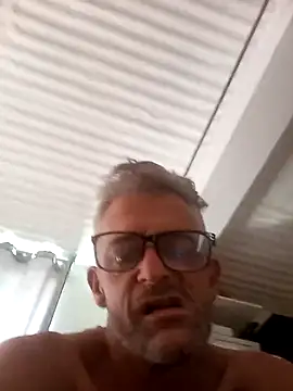 Snapshot of NICJOHNS chatting on 02/16/25, 12:43 NICJOHNS online show from 02/16/25, 12:43