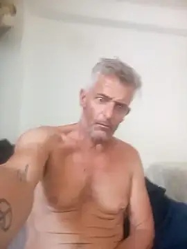 Snapshot of NICJOHNS chatting on 02/17/25, 12:48 NICJOHNS online show from 02/17/25, 12:48