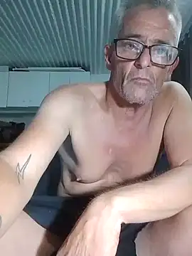 Snapshot of NICJOHNS chatting on 01/15/26, 06:11 NICJOHNS online show from 01/15/26, 06:11