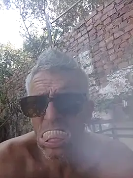 Snapshot of NICJOHNS chatting on 02/01/26, 02:26 NICJOHNS online show from 02/01/26, 02:26