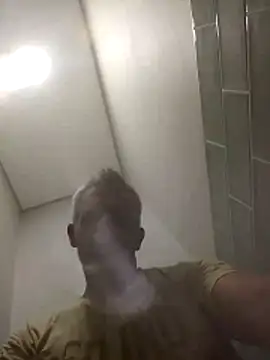 Snapshot of NICJOHNS chatting on 02/05/26, 05:17 NICJOHNS online show from 02/05/26, 05:17