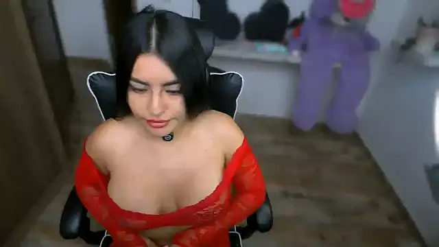 Layla Nicols online show from 06/01/26, 12:18
