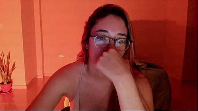 Snapshot of atenas_05_ chatting on 02/05/26, 09:25 atenas 05 online show from 02/05/26, 09:25