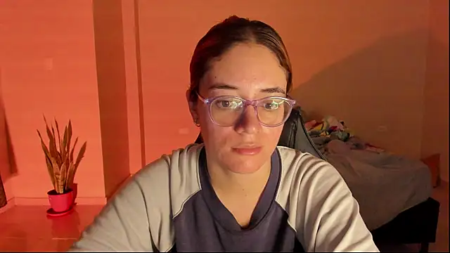 Snapshot of atenas_05_ chatting on 02/10/26, 09:35 atenas 05 online show from 02/10/26, 09:35