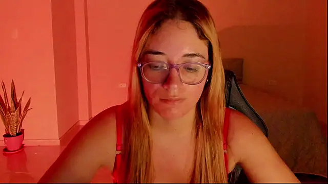 Snapshot of atenas_05_ chatting on 03/08/26, 09:24 atenas 05 online show from 03/08/26, 09:24