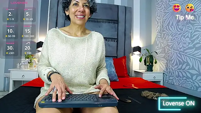 Julianewell online show from 02/19/25, 12:11